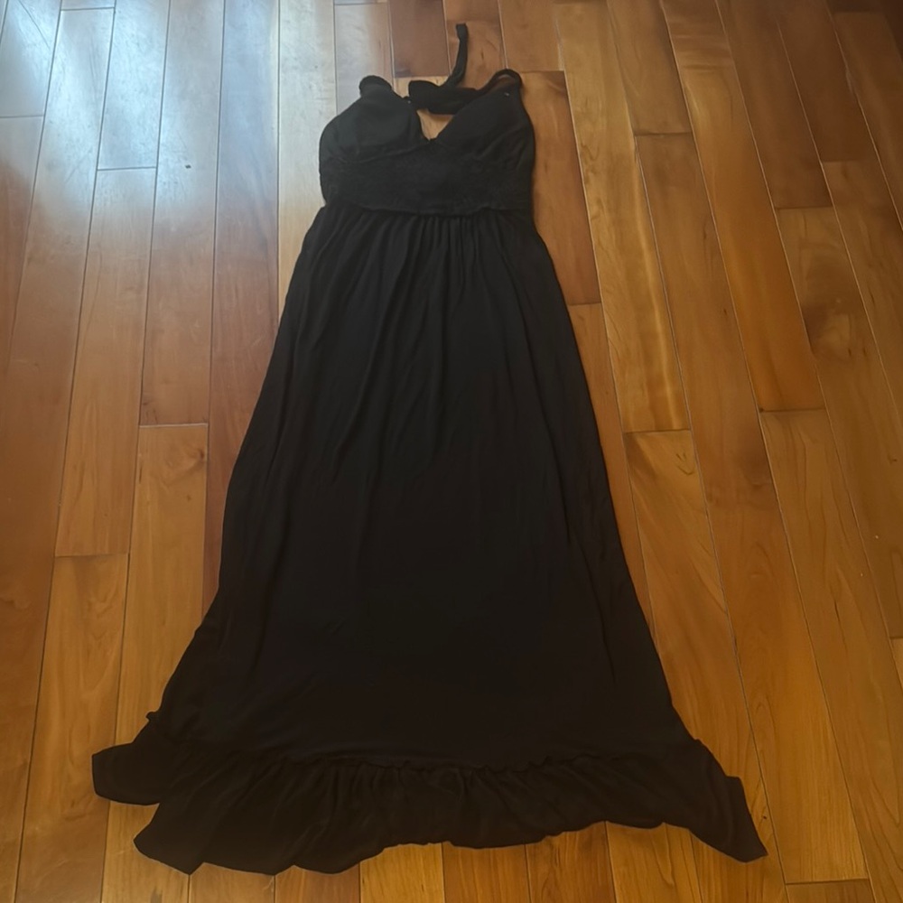 2 for $20
Guess by Marciano Black Halter Tiered Maxi Gown